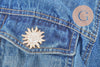 Broche pins soleil blanc mystique zamac doré 39mm, x1 (G9747)