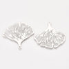 Pendentif estampe filigrane feuille gingko laiton argenté, Pendentif très fin et léger ,30x33mm, x2 G5151