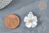 Pendentif zamac fleur blanche 23,5mm, perles zamac,bijou fleur blanche, x1 (G7361)