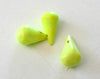 Perle goutte howlite naturel teinté jaune-vert 25mm, perle pierre création bijoux, x5 G2796