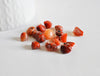 cornaline rouge orange naturelle brute roulée,pierre naturelle, litotherapie,Chips cornaline,création bijoux,20 grammes G0246